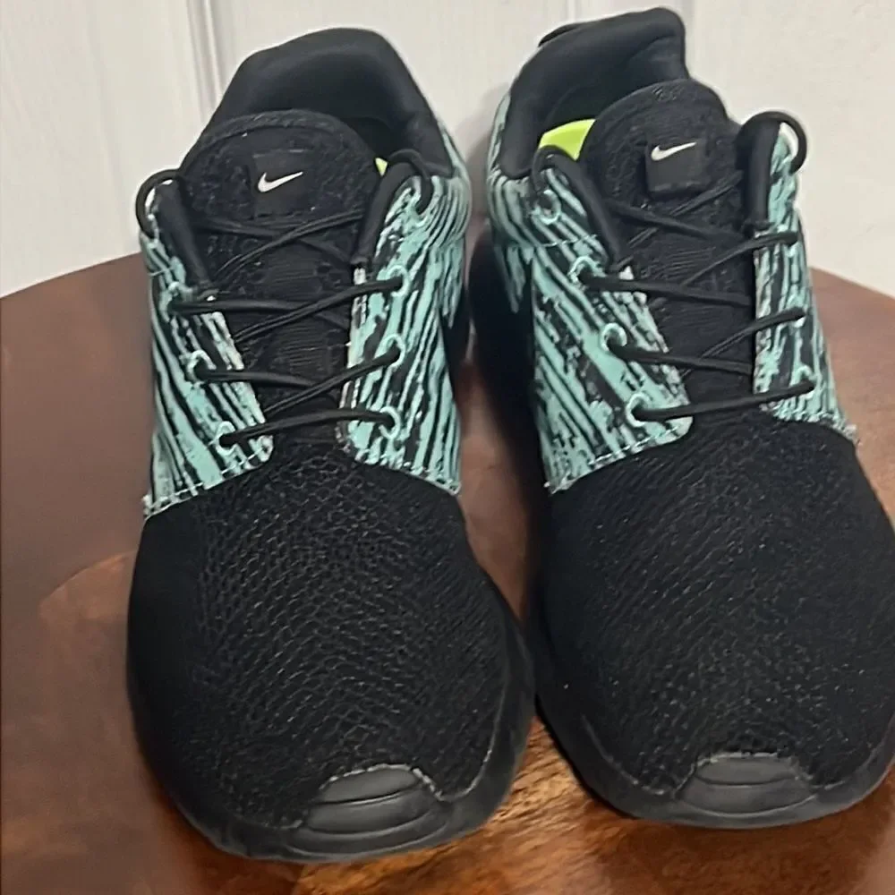 🔥🔥 NIKEiD Nike ROSHE RUN Shoes - Black/Mint - Women Sz 6 -‎ PERFECT Condition